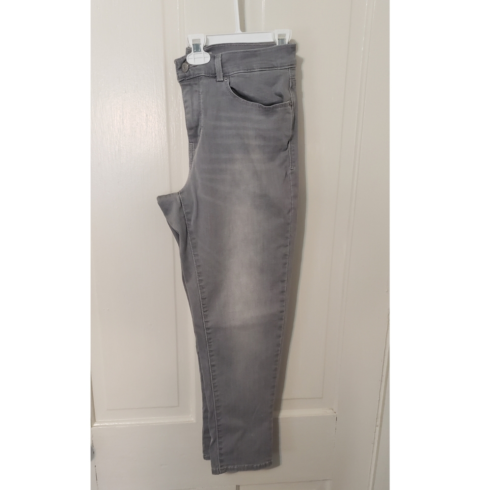 Grey Levi's size 8